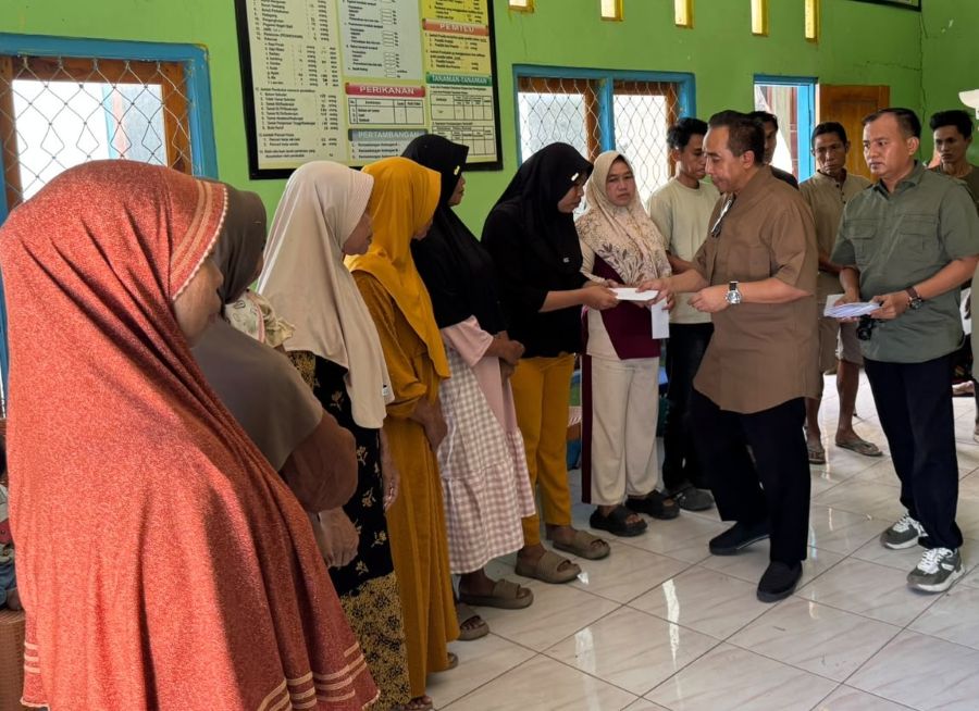 Mori Hanafi Bantu Korban Kebakaran di Kabupaten Bima